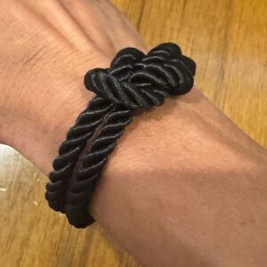 🌸Boutiques black roped bracelet
